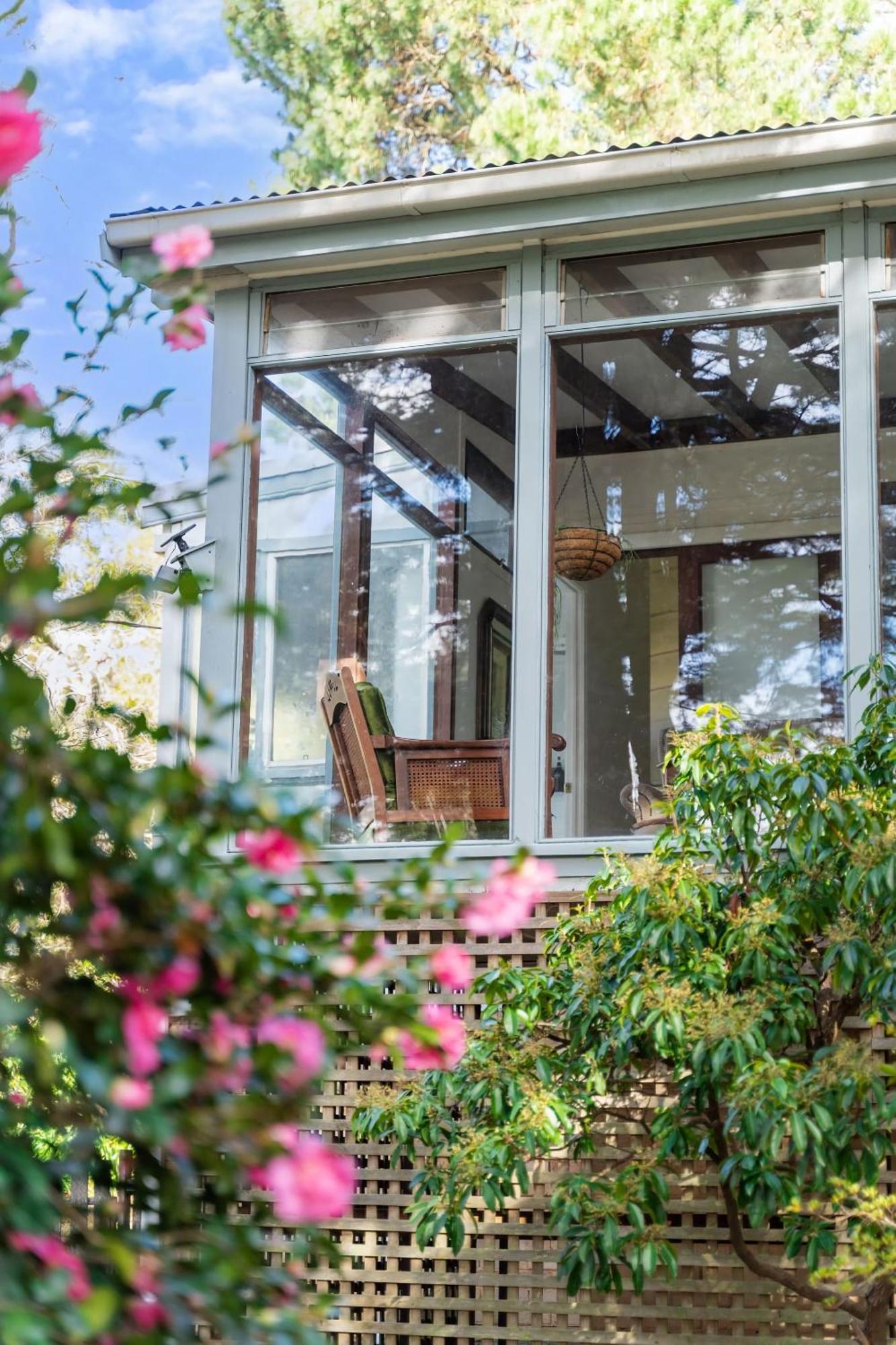 Apartment Deodar Amid Century Old Trees Wentworth Falls